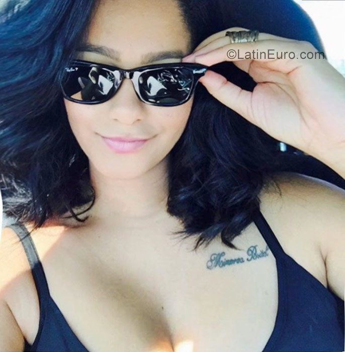 Date this funny Dominican Republic girl Paola from Santo Domingo DO29356