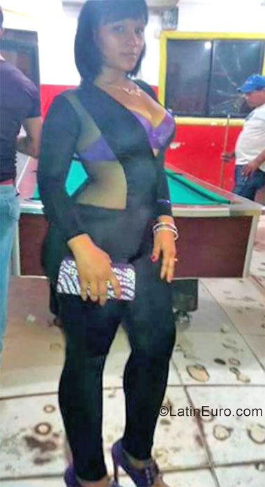 Date this happy Dominican Republic girl Anais from Maria Trinidad Sanchez DO29382