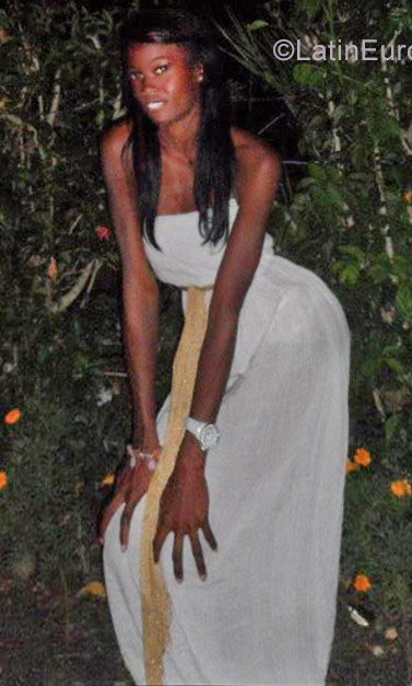 Date this happy Dominican Republic girl Ermata from Santo Domingo DO29422