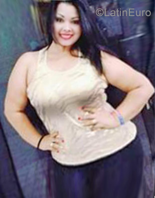 Date this charming Dominican Republic girl Amanda from Santo Domingo DO29435