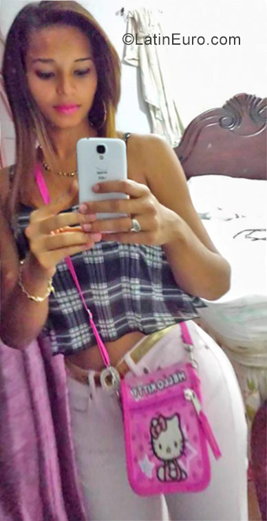 Date this foxy Dominican Republic girl Rosy from La Vega DO29580