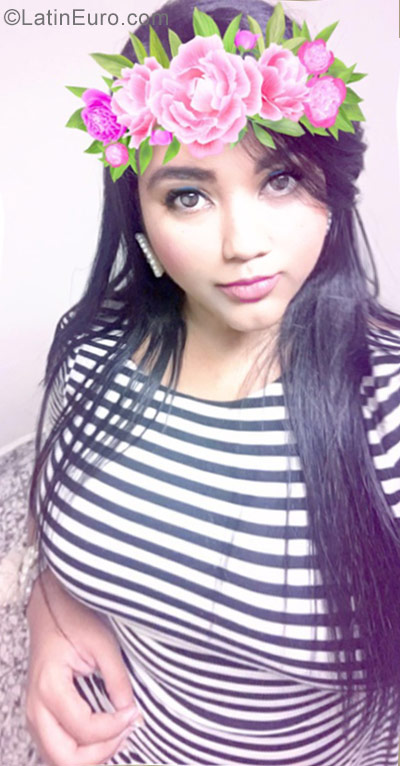 Date this stunning Dominican Republic girl Ariadna from Santo Domingo DO29608