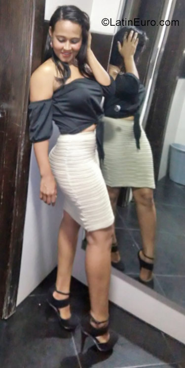 Date this foxy Dominican Republic girl Isabel from Santiago DO29614