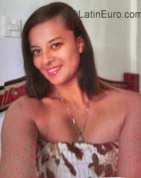 Date this gorgeous Colombia girl Yuri from Cali CO21997