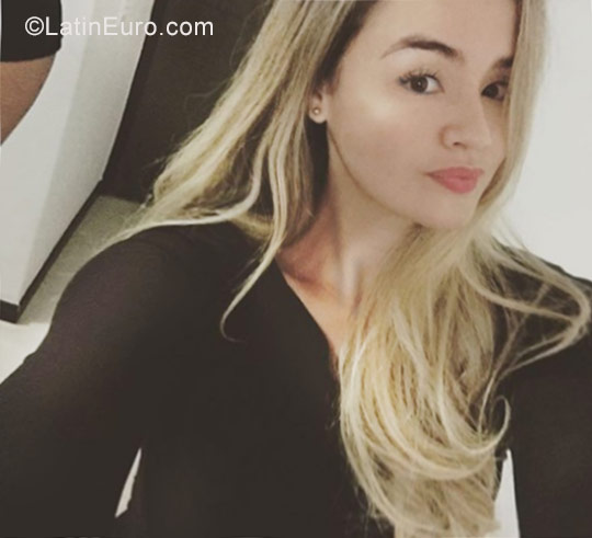 Date this sultry Colombia girl Lizeth tabares from Medellín CO22010