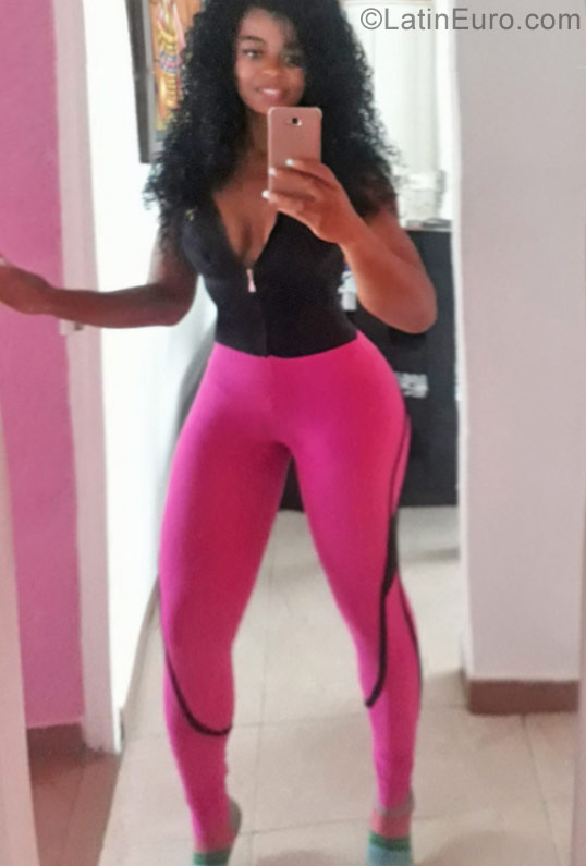 Date this charming Colombia girl Claudia Kelly from Bogota CO22011