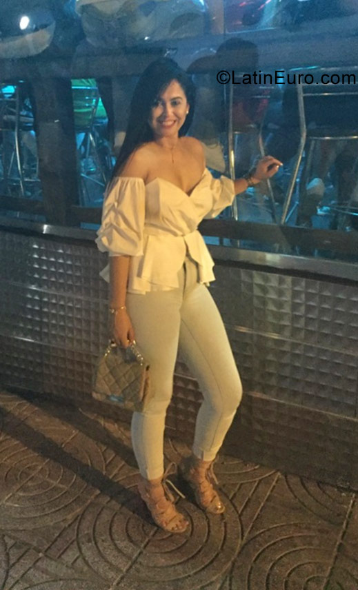 Date this sultry Dominican Republic girl Chaina from Santiago DO29638