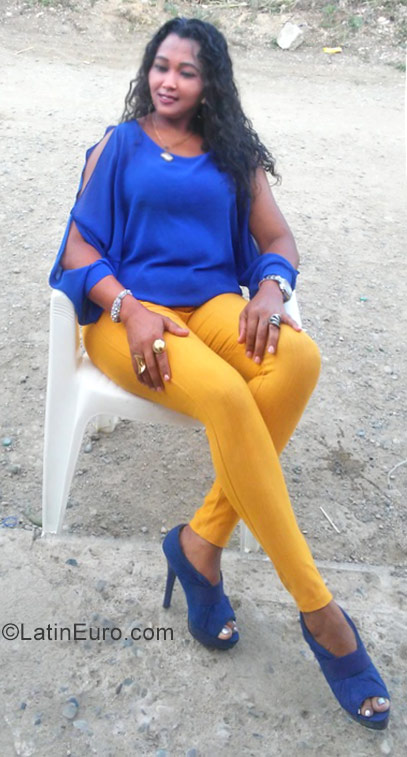 Date this charming Dominican Republic girl Elisa from Santo Domingo DO29659