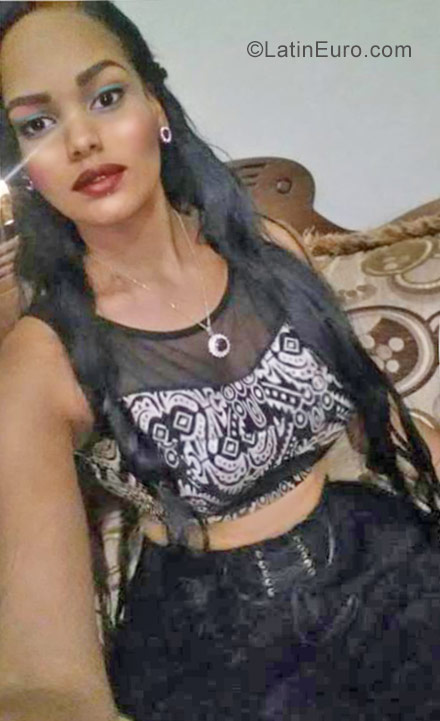Date this good-looking Dominican Republic girl Damarys from Moca DO29705