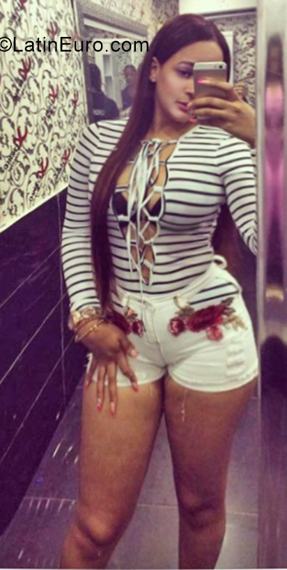 Date this tall Dominican Republic girl Yoly from Santo Domingo DO29750