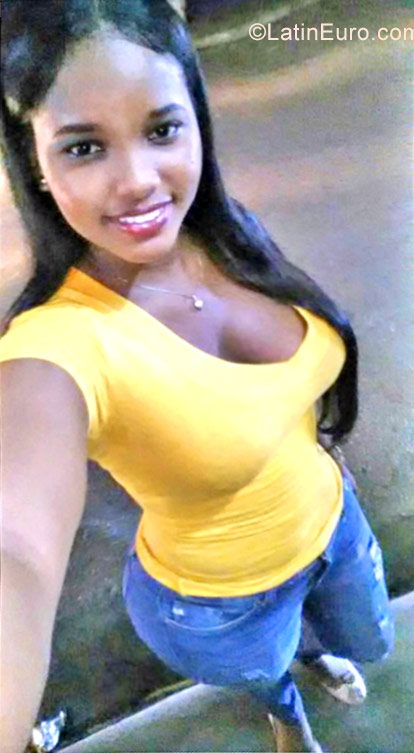 Date this cute Dominican Republic girl Yokari from Santo Domingo DO29787