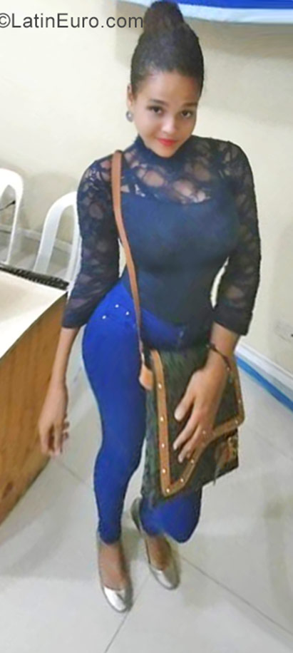 Date this georgeous Dominican Republic girl Karyna from San Cristobal DO29791