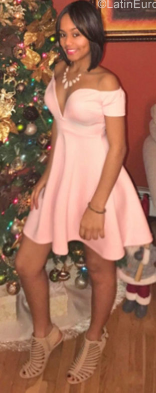 Date this nice looking Dominican Republic girl Camila from Santo Domingo DO29793