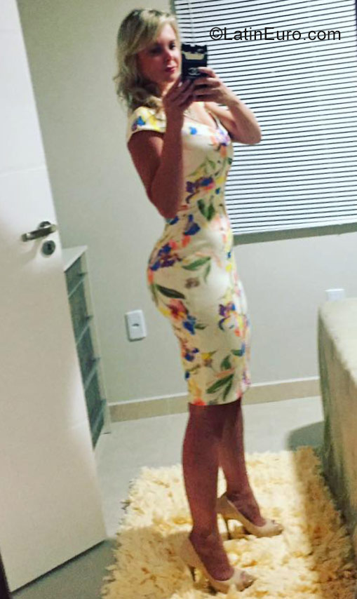 Date this sensual Brazil girl Cris from Balneario Camboriu BR10179