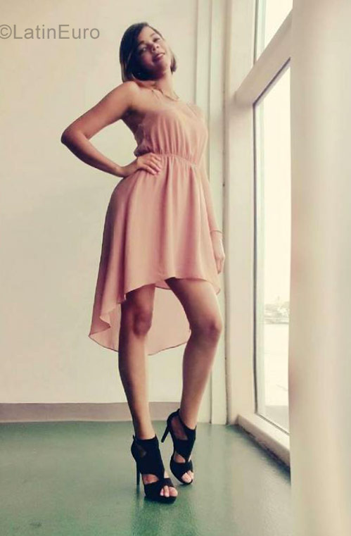 Date this cute Dominican Republic girl Aliany from Santo Domingo DO29923