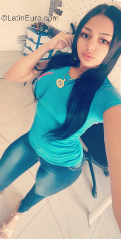 Date this delightful Dominican Republic girl Andrea from Santo Domingo DO29936