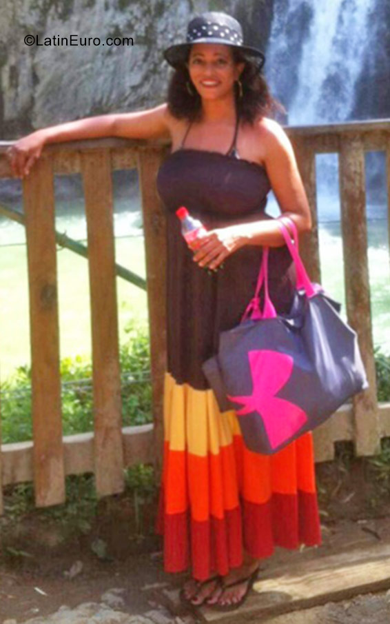 Date this foxy Dominican Republic girl Mara from Santo Domingo DO29966