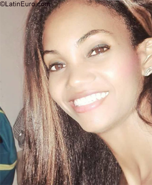 Date this georgeous Dominican Republic girl Della from Santiago DO30020