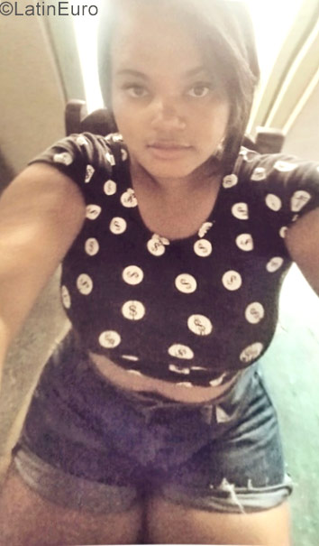 Date this sensual Dominican Republic girl Yosira from Santo Domingo DO30088