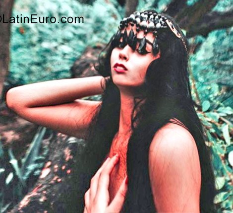 Date this stunning Dominican Republic girl Luisa from Santo Domingo DO30096