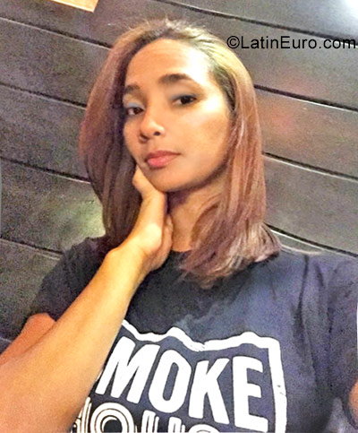 Date this gorgeous Dominican Republic girl Estefani from Santo Domingo DO32208