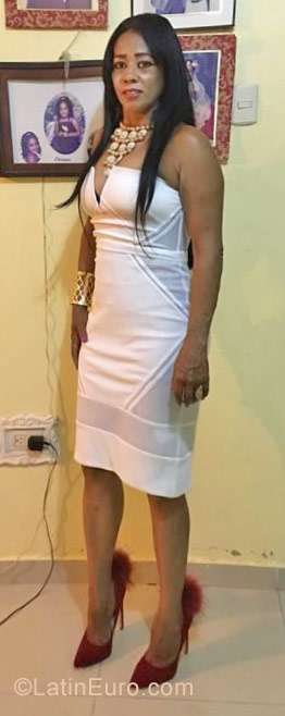 Date this gorgeous Dominican Republic girl DULCE from Villa Vasquez DO30134