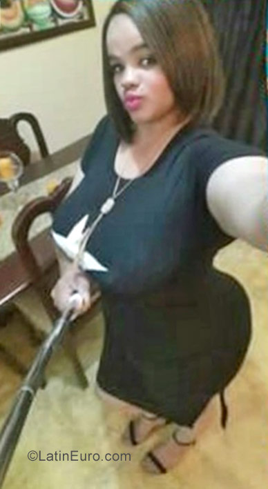 Date this hard body Dominican Republic girl Samantha from Santo Domingo DO56799