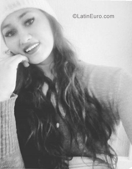 Date this sensual Colombia girl Natalia from Bogota CO22262