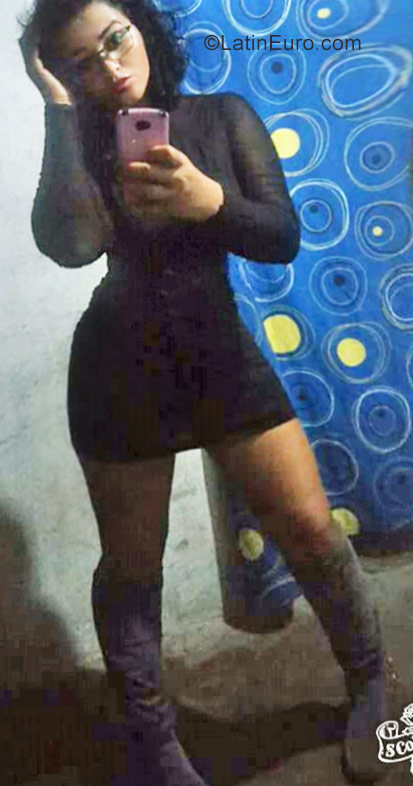 Date this nice looking Brazil girl Kiarly from Ita****uma BR10259