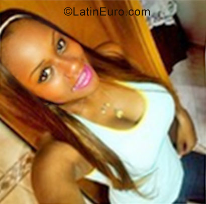 Date this fun Colombia girl Daniela from Cali CO22297