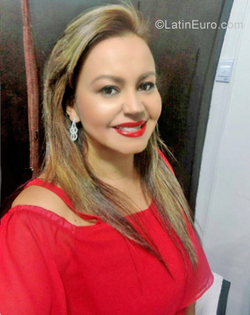 Date this foxy Colombia girl Amanda from Socorro CO22298