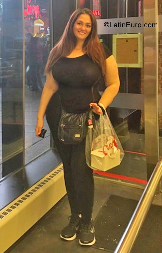 Date this happy Colombia girl Claudia from Medellín ES392