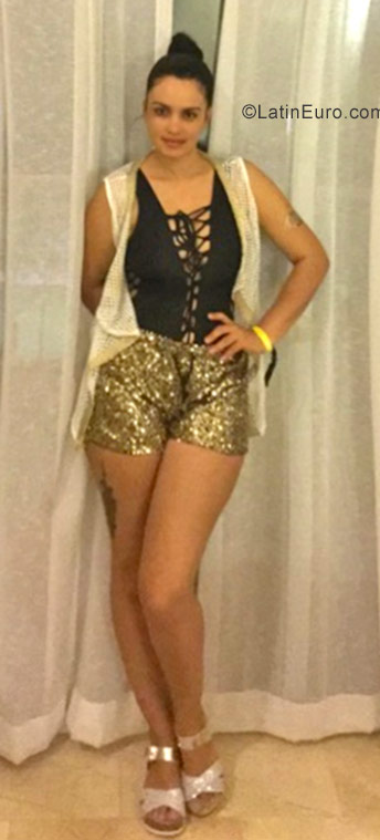 Date this charming United States girl Adry from New York US18667