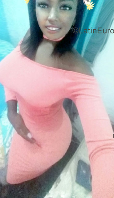 Date this beautiful Dominican Republic girl Coranie from Santo Domingo DO35316