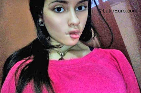 Date this lovely Venezuela girl Fernanda from Caracas VE942