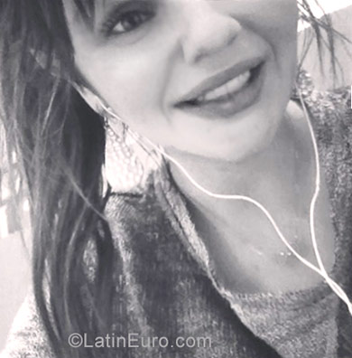 Date this attractive France girl Laura from Plouezec FR260