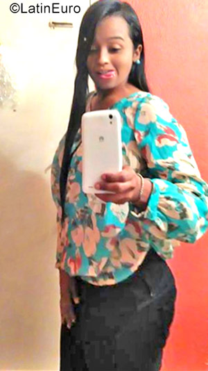 Date this lovely Venezuela girl Nairoby from Bogota VE953