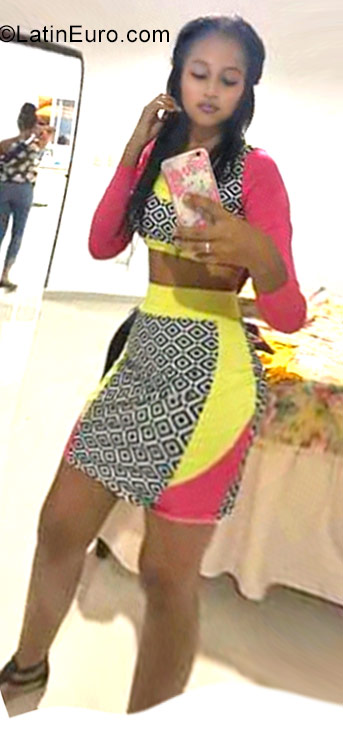 Date this exotic Dominican Republic girl Genesi from Santiago DO30377