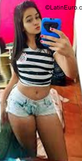 Date this gorgeous Brazil girl Bruna from Salvador BR10304