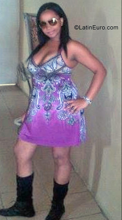 Date this nice looking Venezuela girl Rosa from Caracas VE970