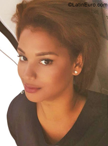 Date this young Colombia girl Kely from Cartagena CO22424