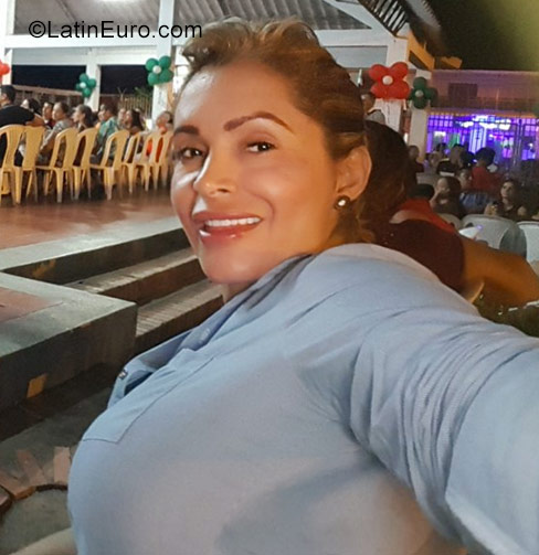 Date this voluptuous Colombia girl Edri from Cucuta CO22434