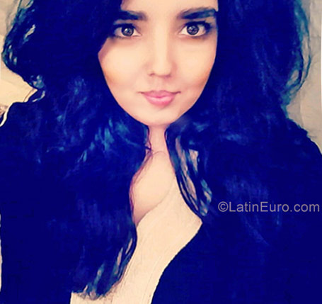 Date this sensual Morocco girl Hakima from Marrakech MA26