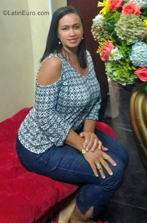 Date this charming Colombia girl Martha from Santa Marta CO22459