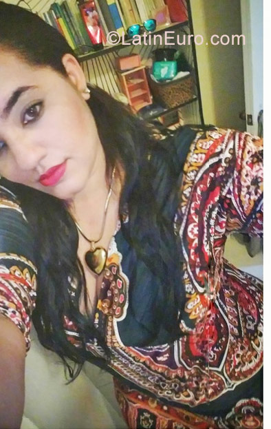 Date this hot Dominican Republic girl Gimi from Santo Domingo DO30456