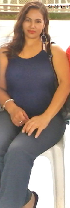 Date this attractive Peru girl Nadia from Lima PE1141