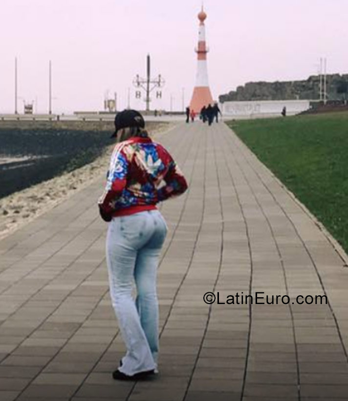 Date this pretty Germany girl Camila from Bremen DE441
