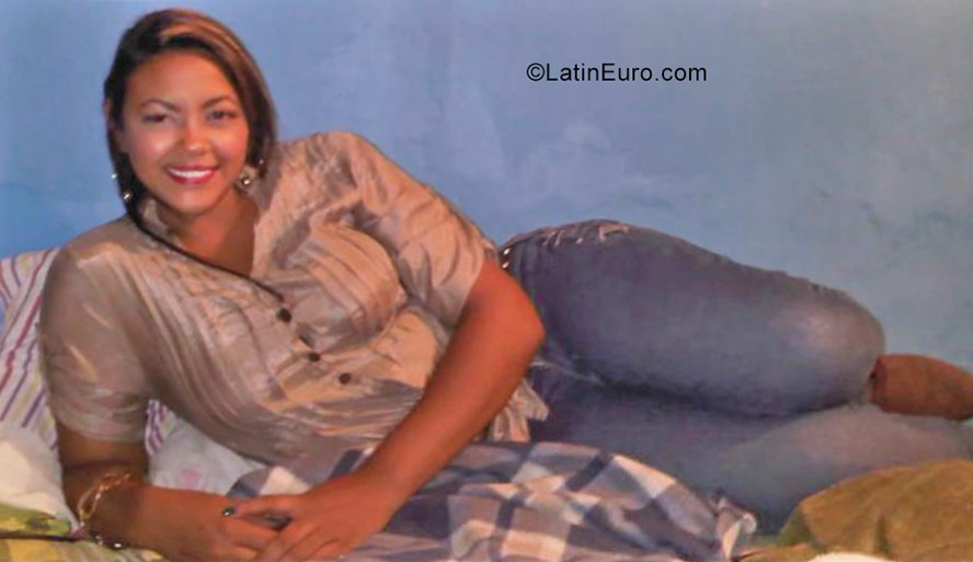 Date this gorgeous Venezuela girl Yera from Maturin VE1007