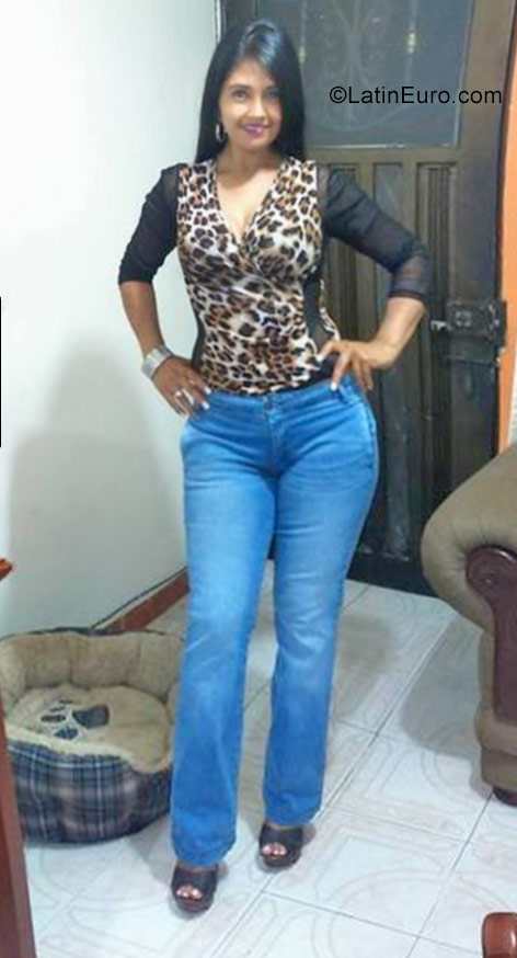 Date this attractive Colombia girl Adriana from Popayan CO22522