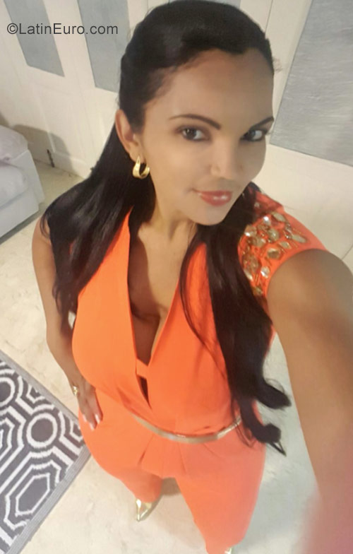 Date this pretty Dominican Republic girl Yocelen from Higuey DO30490